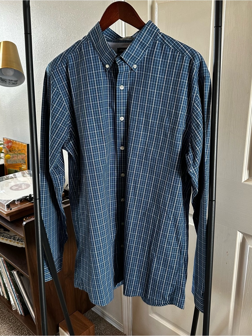 Eddie Bauer Navy and White Plaid Button-Down Shirt 🦋